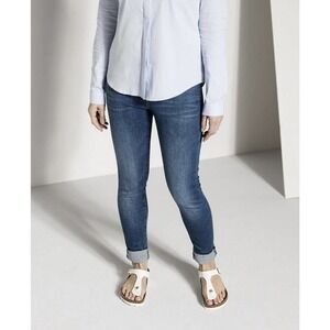 BIRKENSTOCK Women's Gizeh Birko-Flor Flip Flop White Size - 6-6.5 US/37 EU
